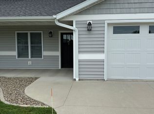 100 Meadow Brook Trl #3, Manchester, IA 52057