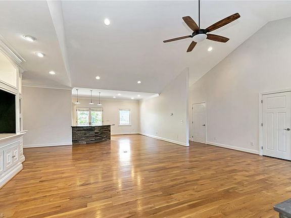 3rd image of 3814 Sparta Rd