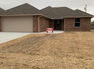 104 SW 7th St, Moore, OK 73160