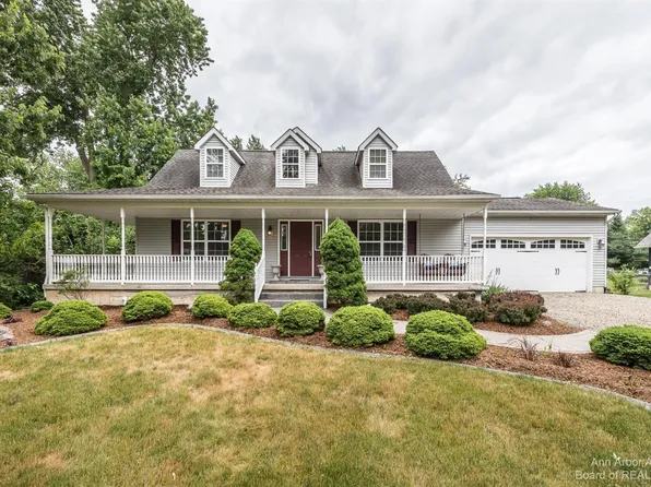 52 Schrum Dr, Whitmore Lake, MI 48189