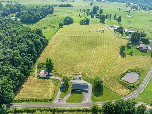 3135 Mullins Rd, Byrdstown, TN 38549