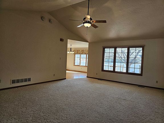 3rd image of 813 Crane Court