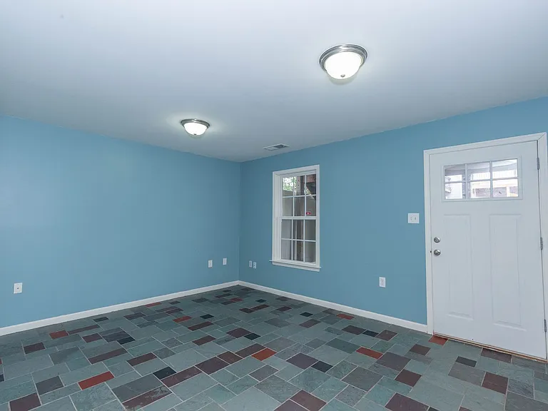 228 Morlatt Ln — Photo 7