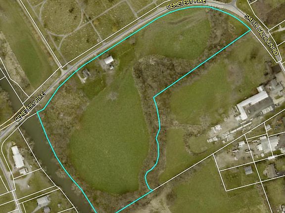 2nd image of 8165 Cemetery Pike