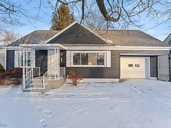 136 Wise Ave SE, North Canton, OH 44720