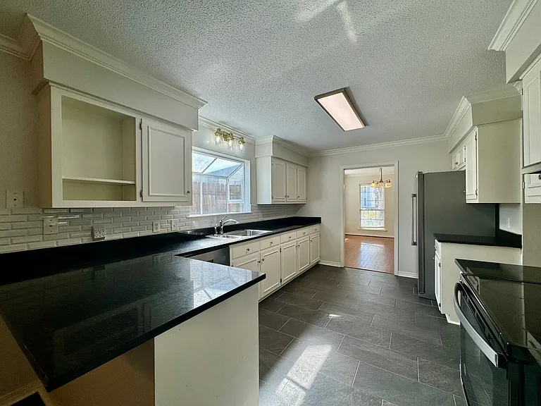803 Henckley Ave — Photo 15