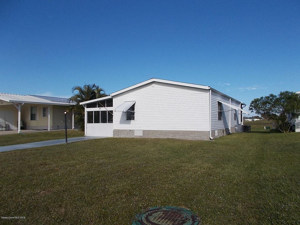 2nd image of 1074 Barefoot Cir