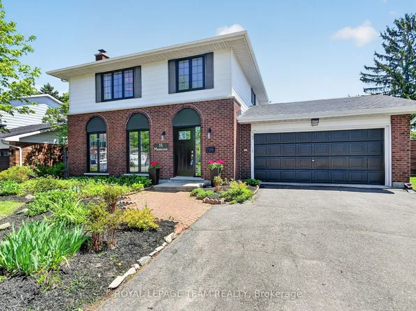 15 Markham Ave, Ottawa, ON K2G 3Z1