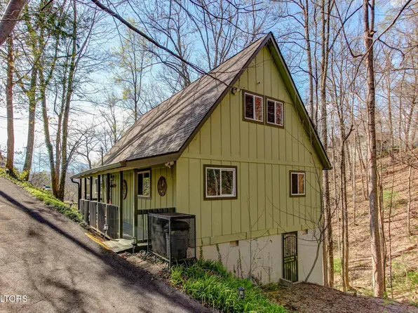 1051 Wiley Oakley Dr, Gatlinburg, TN 37738