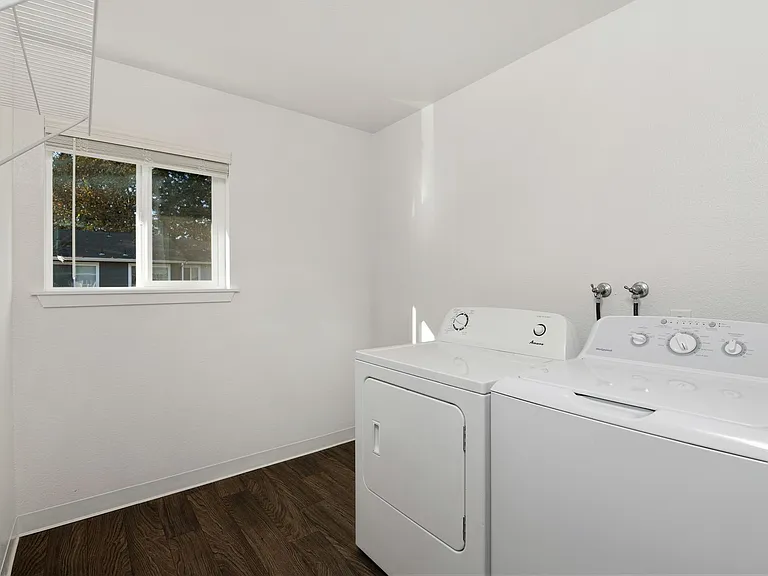 LSLV Lakeshore Lakeview — Photo 19