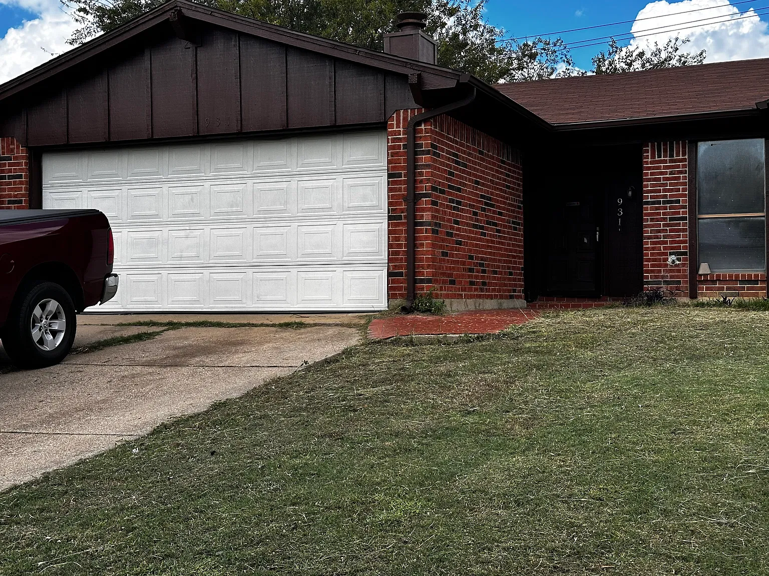 931 Highcrest Dr — Photo 2