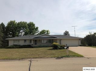 16884 Thunder Hills Dr, Peosta, IA 52068
