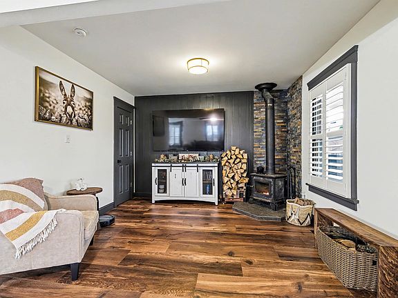 5th image of 44 Franklin Ave