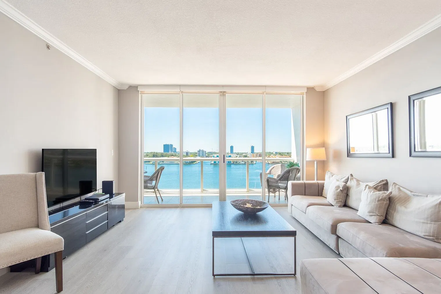 2 bed, 2.0 bath, 1302 sqft, $7,207 — Photo 2