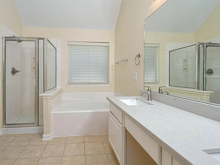 20826 Meadowhill Dr — Photo 18