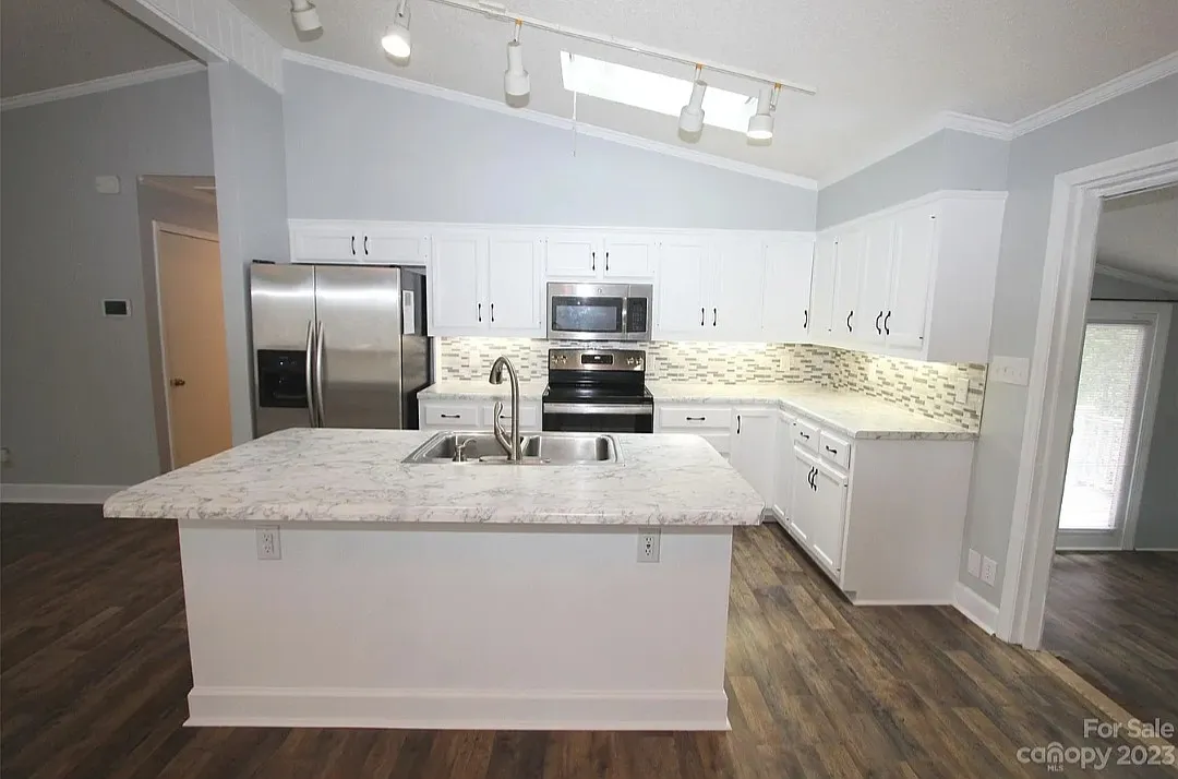 3 bed, 1900 sqft, $1,850 — Photo 1