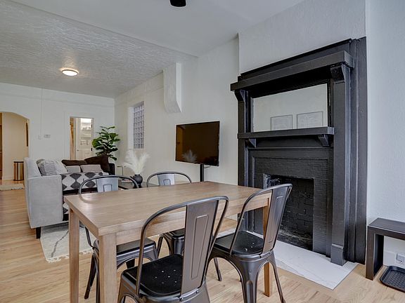 Living room/dining room