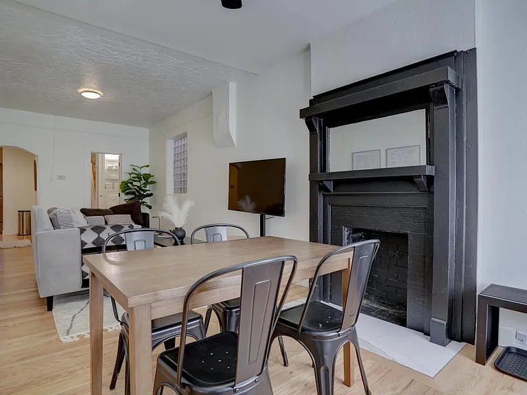 Living room/dining room