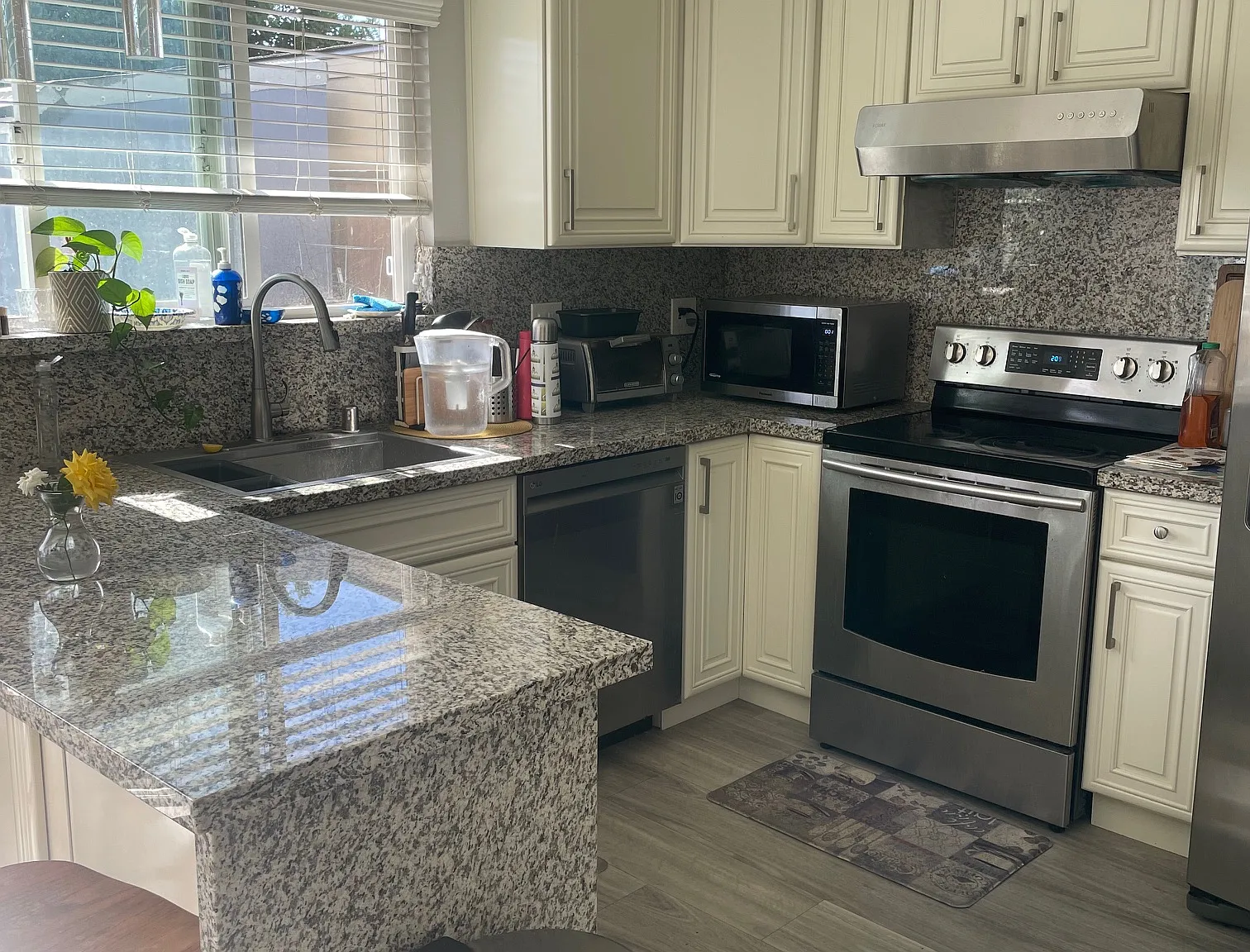 1424 Spring Valley Cmn — Photo 3
