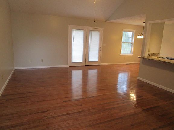 3rd image of 507 Collins Lndg