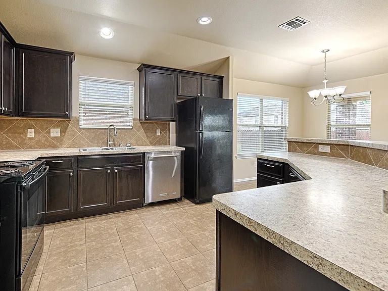 1213 Lambert Dr — Photo 5