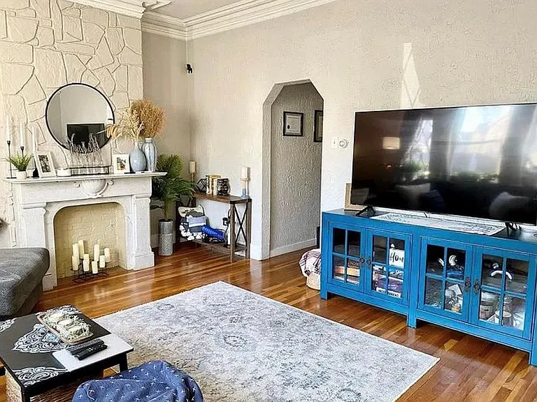162 Franklin Ave #1 — Photo 3