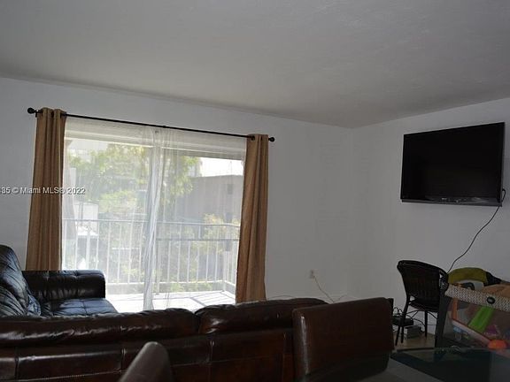 4th image of 9631 SW 77th Ave APT 302C