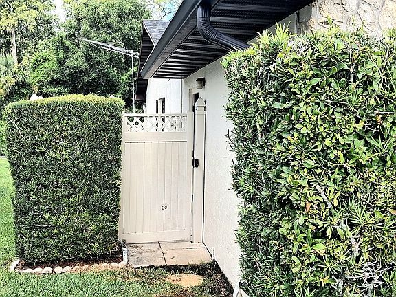 5th image of 14 Madeira Ave