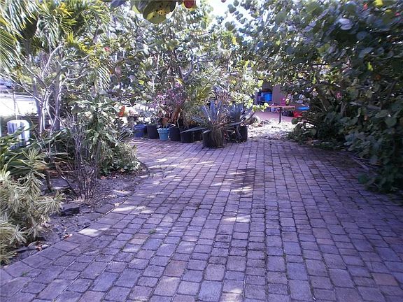 4th image of 1243 SW 1st Ter