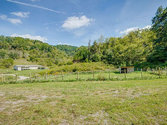 3rd image of 310 Hess Hollow Rd