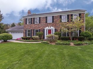 38W675 Bittersweet Ln, Elgin, IL 60124