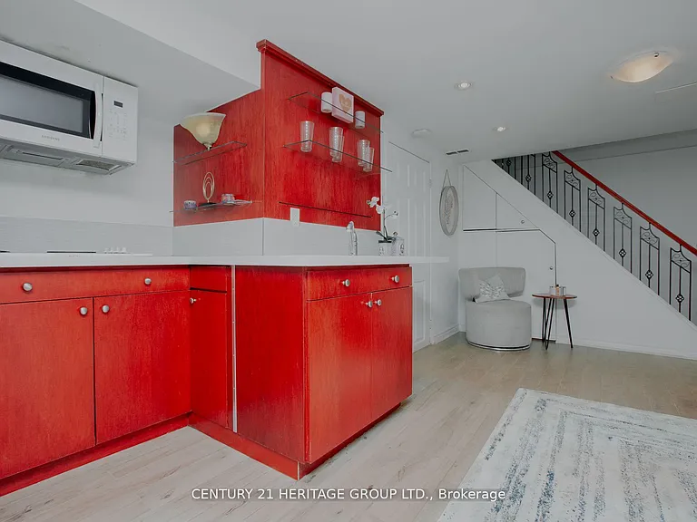 16 Lisburn Cres #BASEMENT — Photo 5