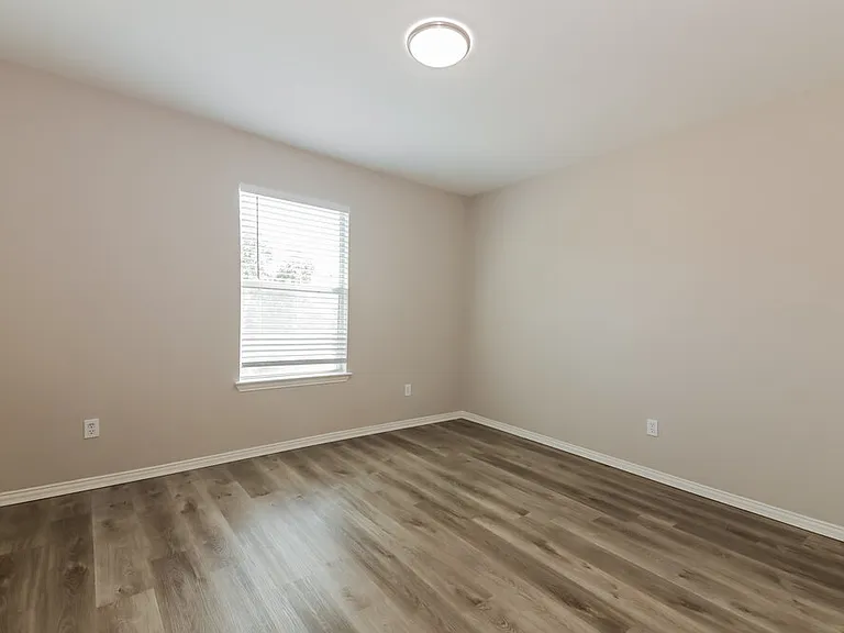 1820 Plymouth Dr — Photo 15