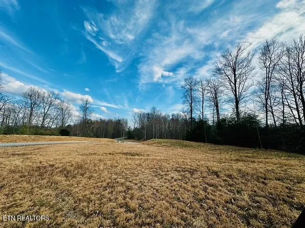 Poplar Dr #58, La Follette, TN 37766