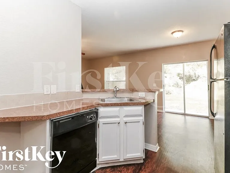 2849 Peake St — Photo 7