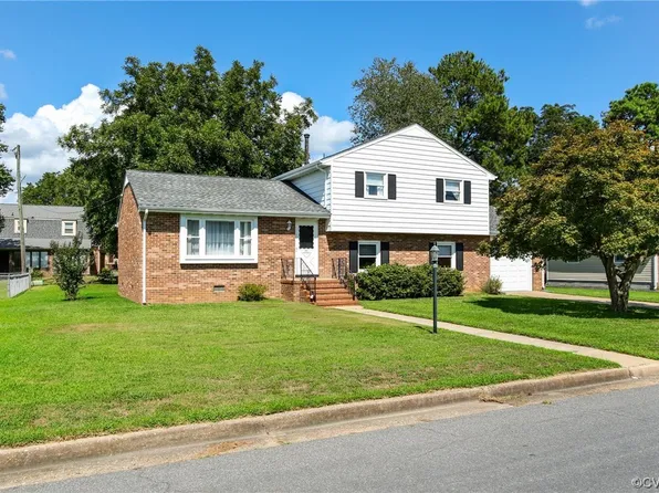 1202 Duke Of Gloucester St, Colonial Heights, VA 23834