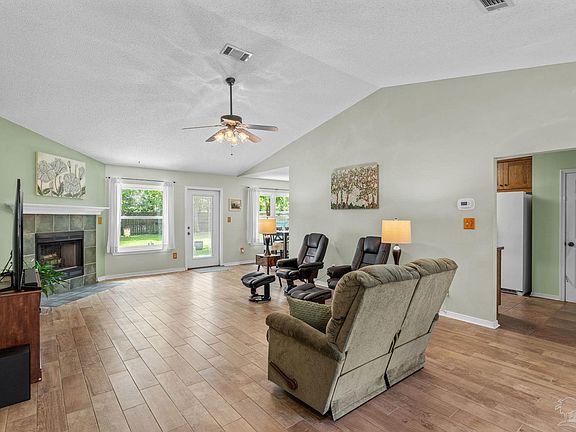 3rd image of 3467 Willow Ln