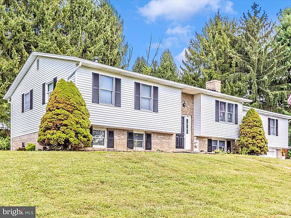 2nd image of 3526 Ellen Dr