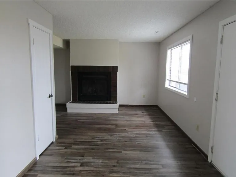 627 Willow Creek Ct — Photo 3