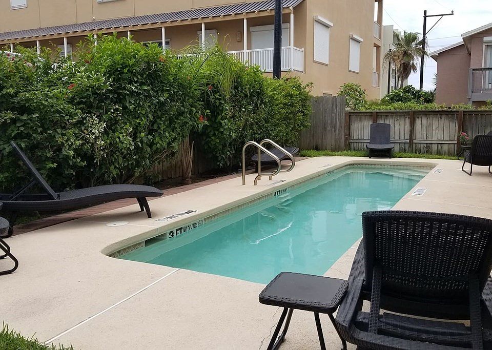 2nd image of 130 E Retama St #2