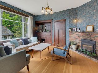 2734 Avebury Ave, Victoria, BC V8R 3W4