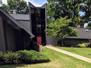 735 N Canterbury Rd, Fayetteville, AR 72701