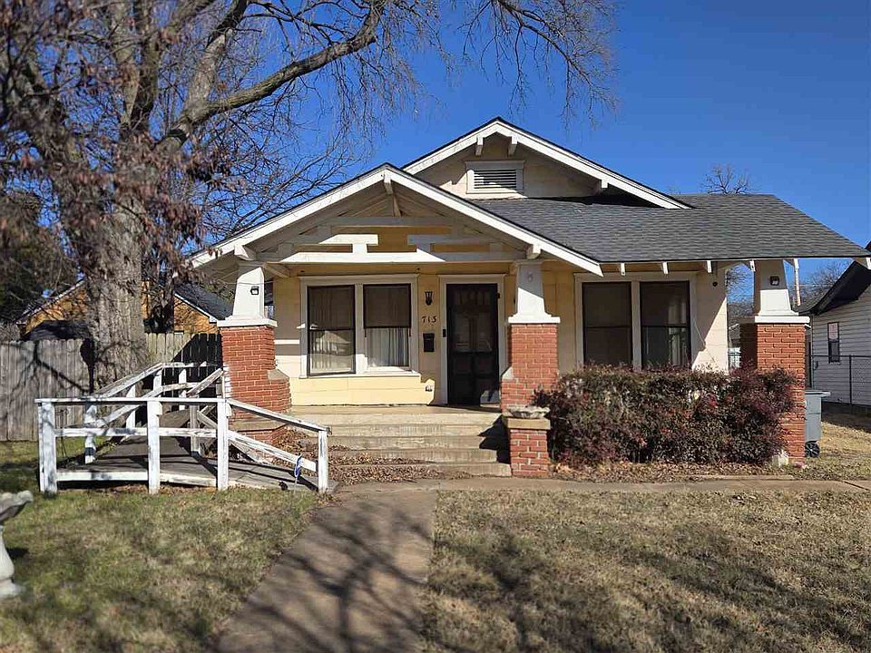 1st image of 713 NW Columbia Ave