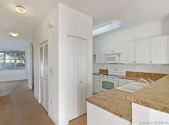 3rd image of 208 SE 29th Ave Unit 8