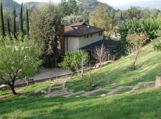 9860 Sunland Blvd, Sunland, CA 91040