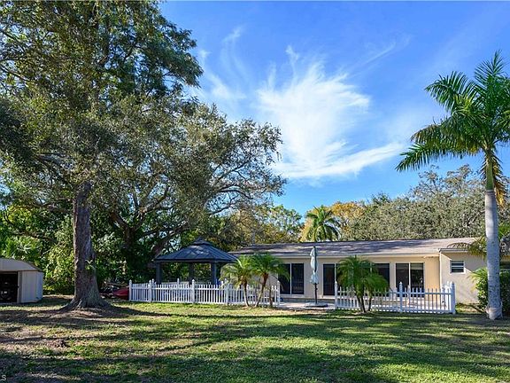 4th image of 4646 Siesta Cir