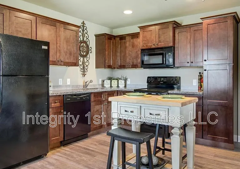 10510 Clubhouse Dr — Photo 2