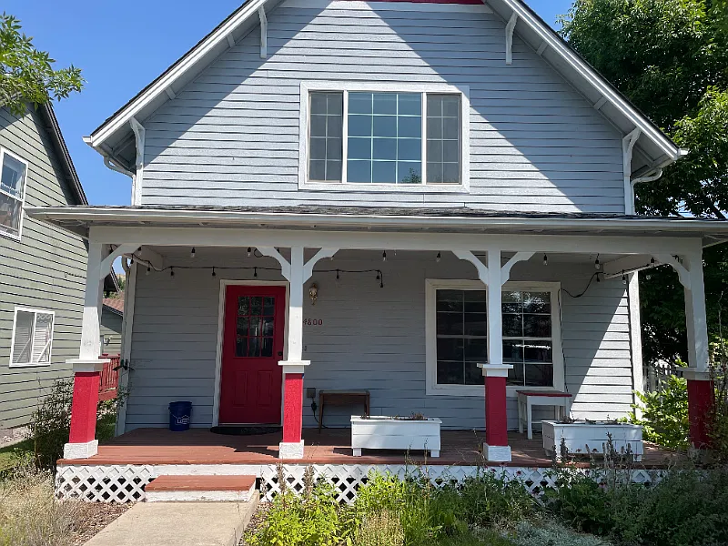 Cozy neighborhood — Photo 1