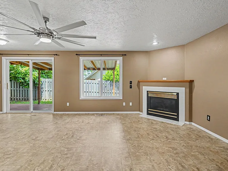 1075 Mildred Ln SE — Photo 14