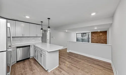 1225 N Lasalle St — Photo 2